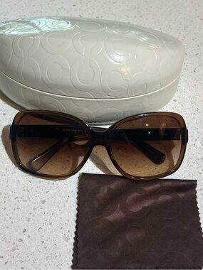 Coach Signature C Oversized Brown Women’s Sunglasses with Case and Cloth / L908
